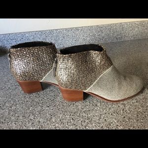 Toms 2” inch grey dress booties